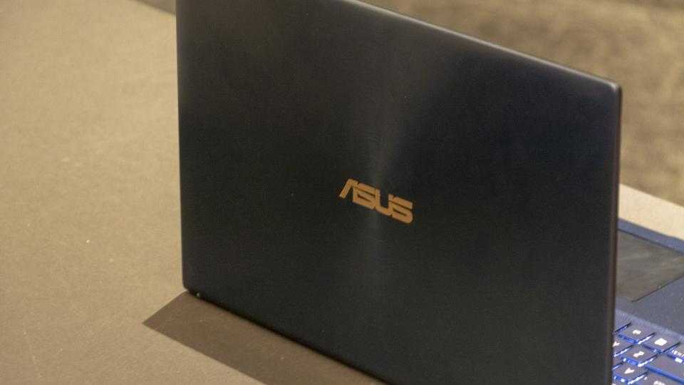 Examen pratique de l'Asus ZenBook 15 (2019): ScreenPad vient à la gamme ZenBook standard