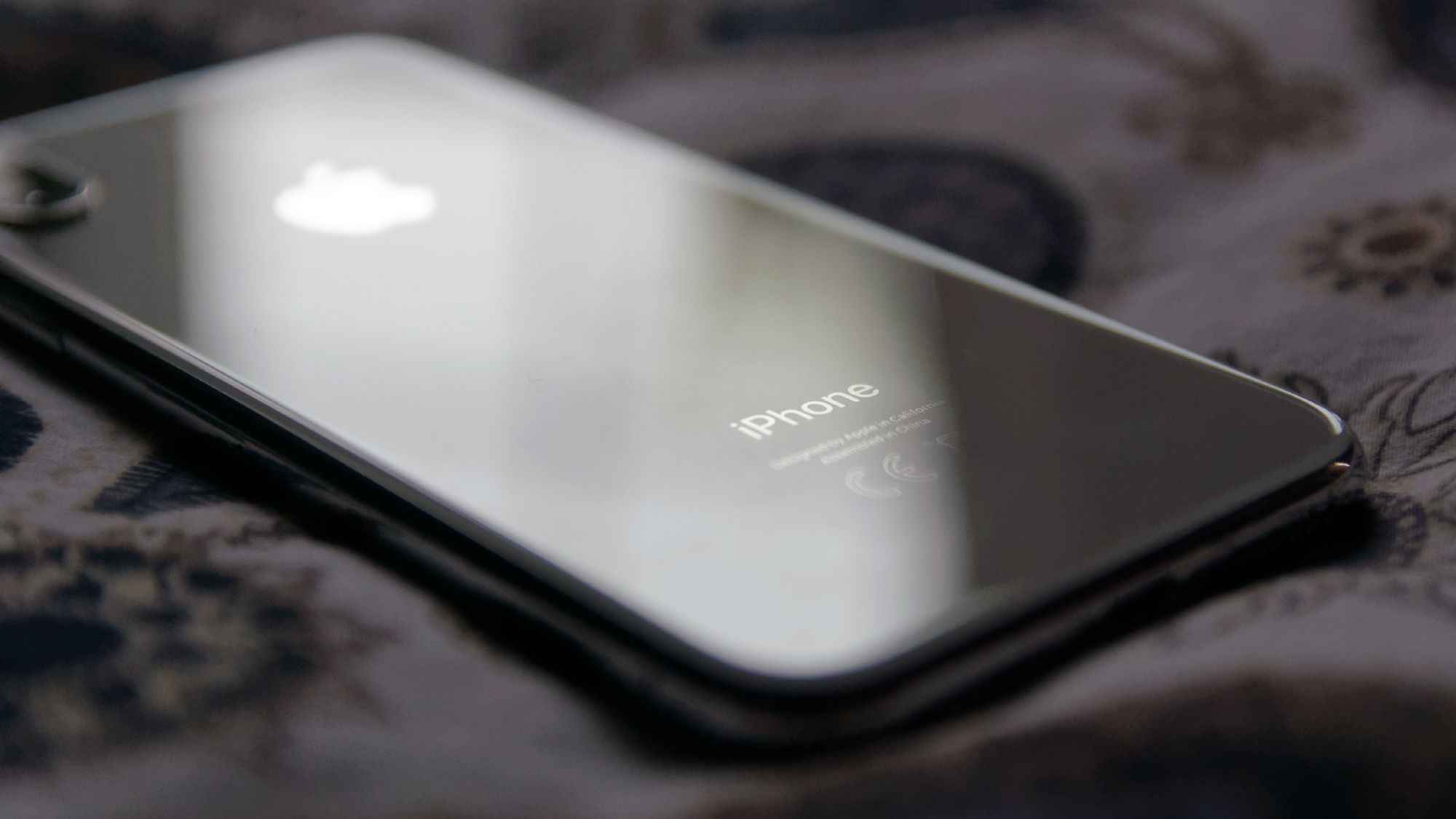 Apple iPhone X Review Apple iPhone X: Apple remplace l'iPhone X par deux nouveaux produits phares, le Xs et le Xs Max